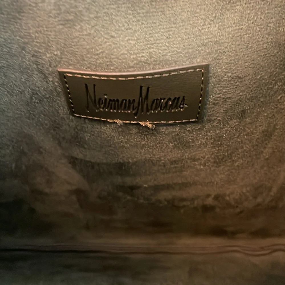Neiman Marcus green vegan leather shoulder tote - Picture 3 of 7